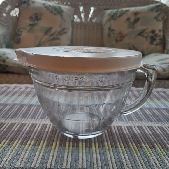 Pampered Chef 4 Cup 1 Quart Classic Glass Measuring Mixing Batter Bowl With Lid - Picture 1 of 10